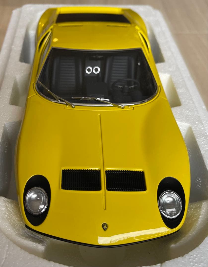 絶版新品　オートアート1/18 ランボルギーニ　ミウラP400SV イエロー