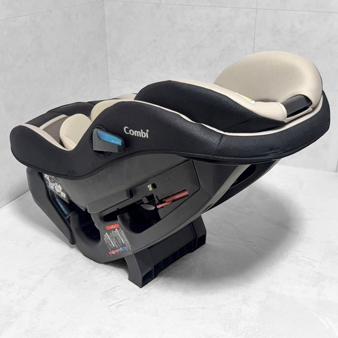 【美品】コンビマルゴットS 長く使えるチャイルドシート 新生児～7歳頃まで