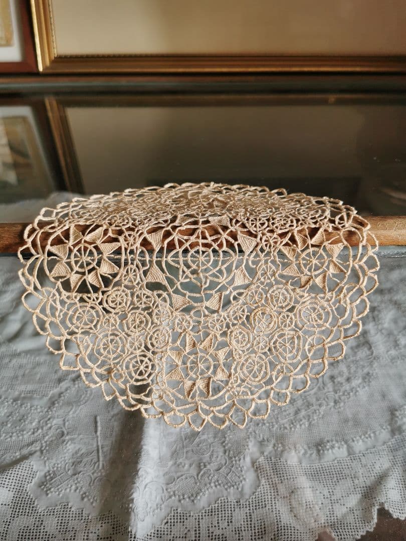 アンティーク レティセラレース 線状のニードルワーク プントインアリアドイリー