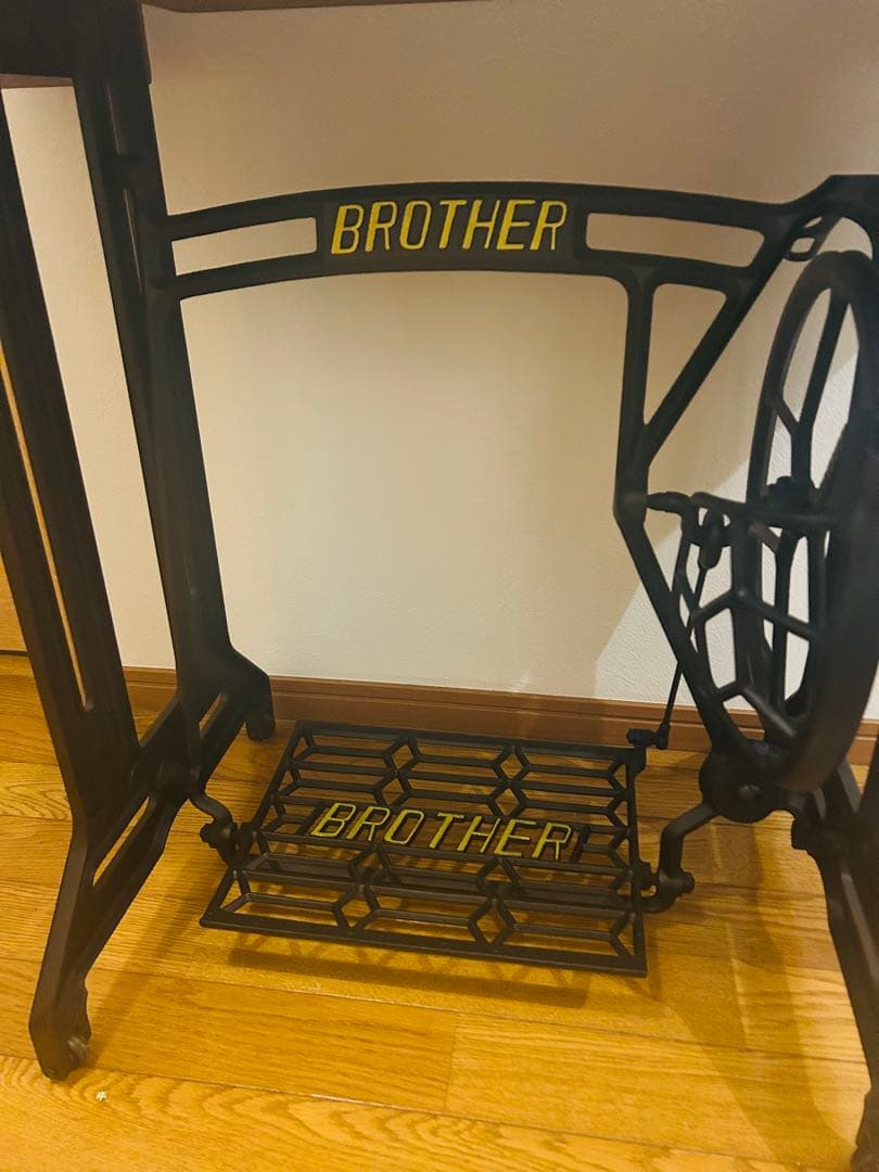 直接引き取りの場合お値下げ可　アンティークな ミシンテーブル　デスク ドレッサー