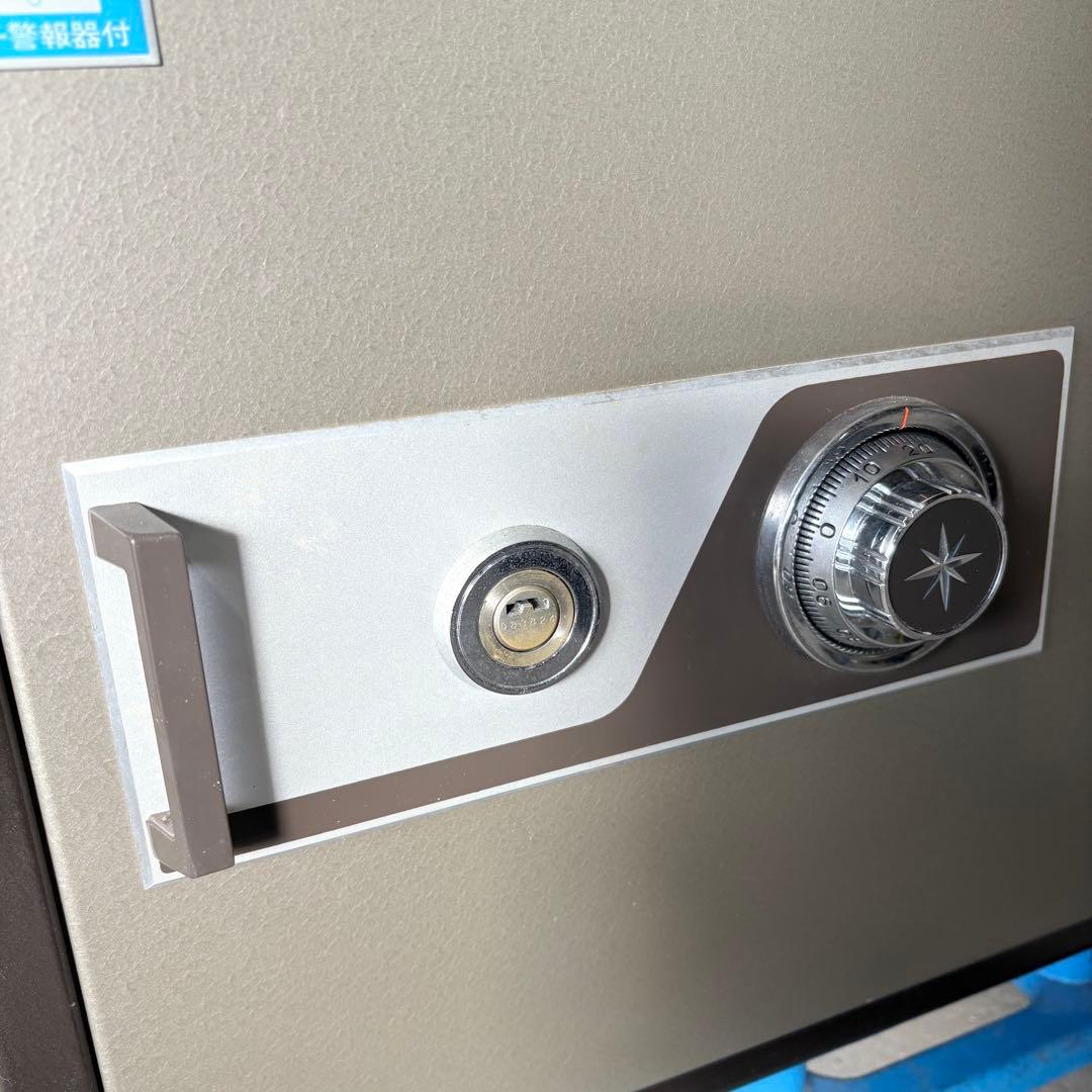 【福岡】 耐火金庫 ダイヤル式 金庫 小型耐火金庫 クラウン 防犯