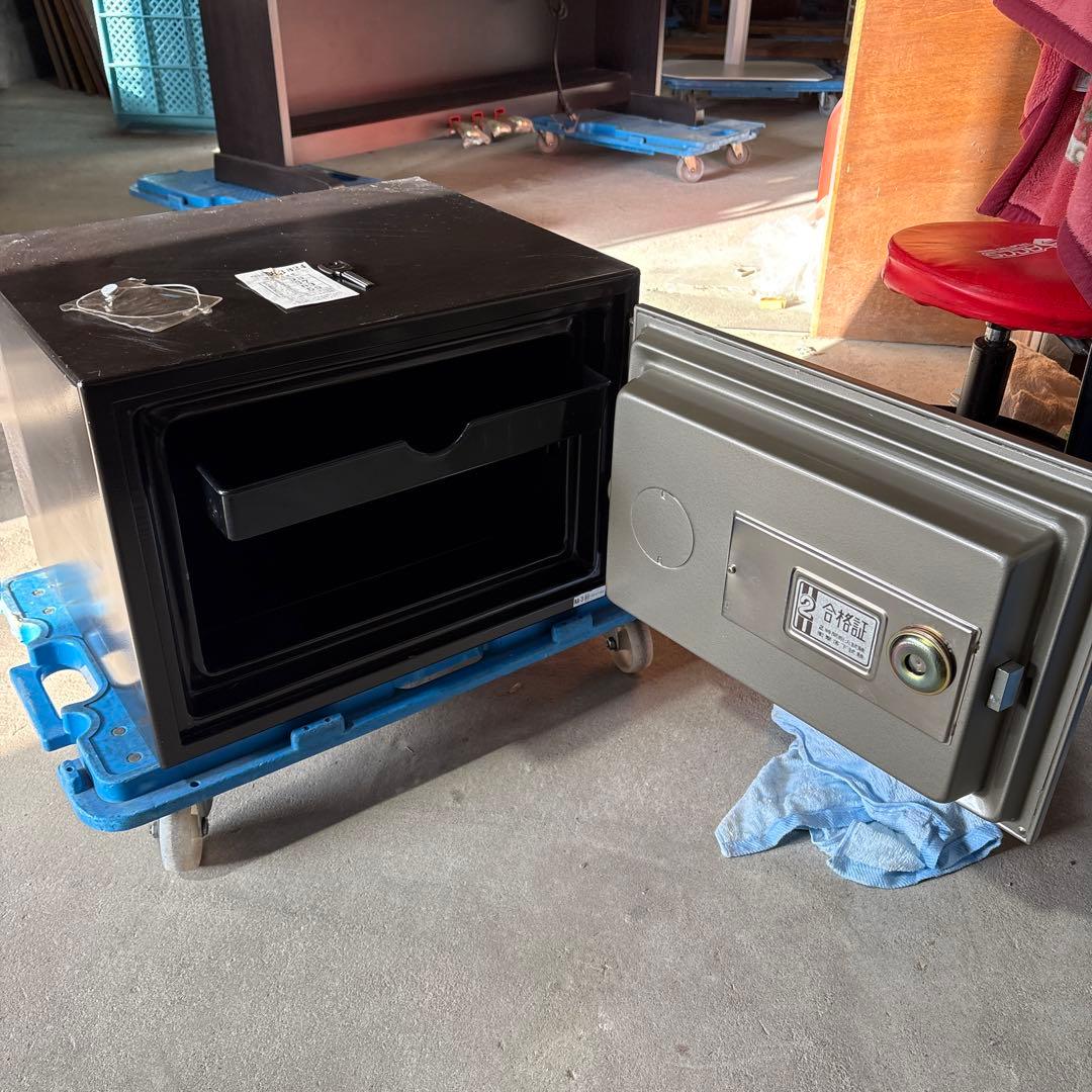 【福岡】 耐火金庫 ダイヤル式 金庫 小型耐火金庫 クラウン 防犯