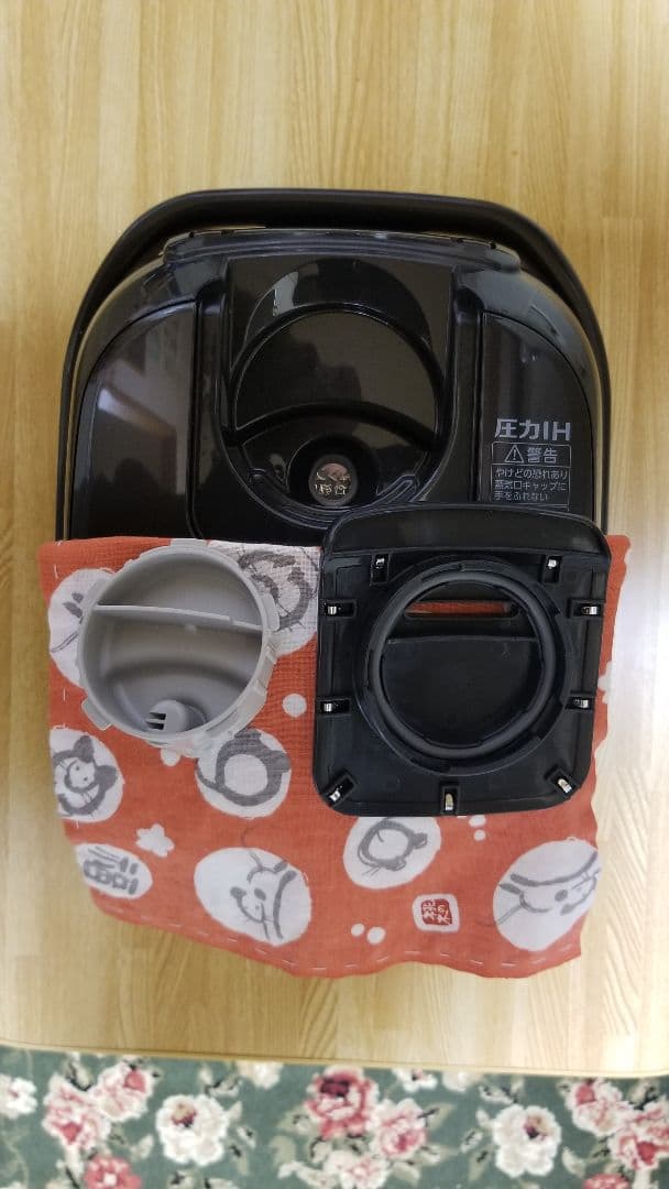 ☆2023年製☆美品☆象印圧力IH炊飯器 極め炊き 黒まる厚釜仕様 ブラック色