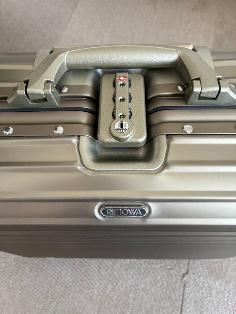 リモワ トパーズ チタニウム キャリー ケース 4輪 RIMOWA 機内持ち込み