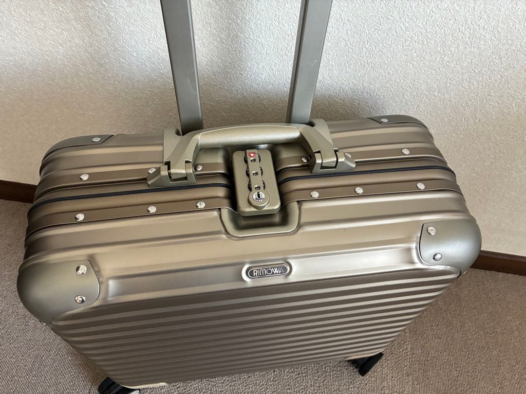リモワ トパーズ チタニウム キャリー ケース 4輪 RIMOWA 機内持ち込み