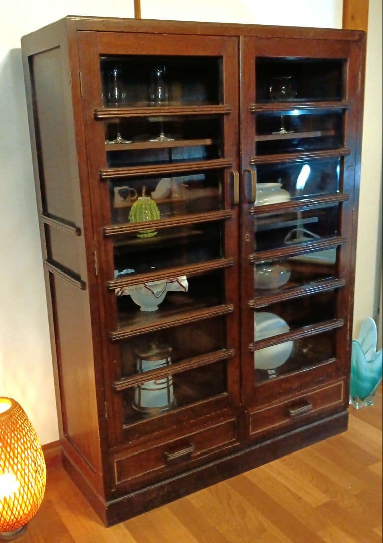 ガラス　キャビネット　本棚　箪笥　 サイドボード