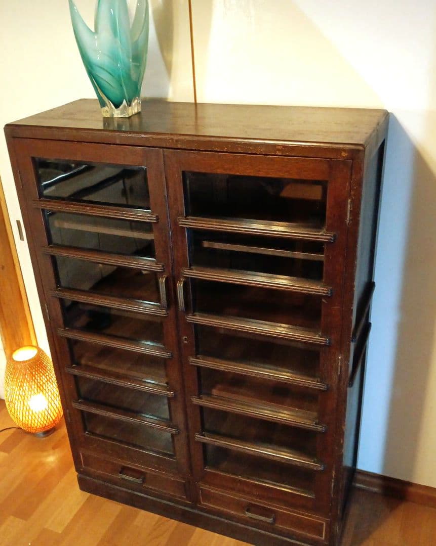 ガラス　キャビネット　本棚　箪笥　 サイドボード