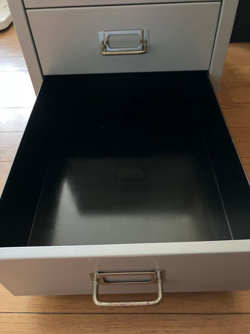 ビスレー ３段キャビネット