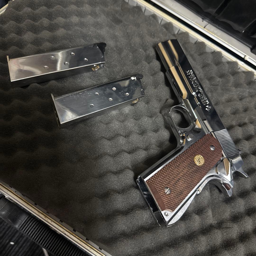コルトガバメント 1911 クロームモデル