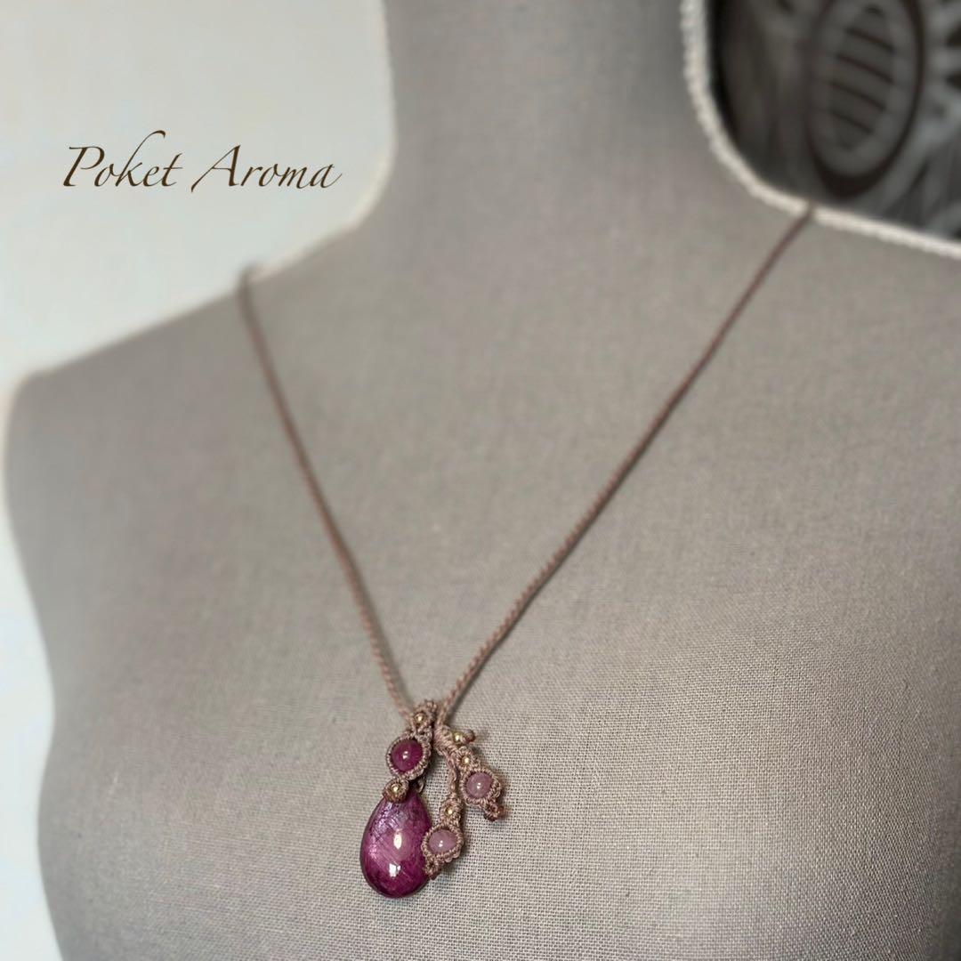 『如姫』ルビーインゾイサイトとルビーのマクラメペンダントネックレス