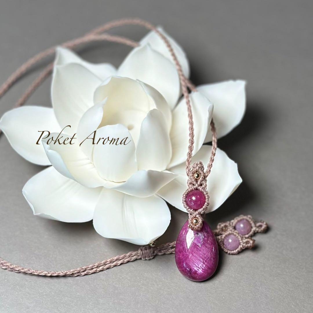 『如姫』ルビーインゾイサイトとルビーのマクラメペンダントネックレス