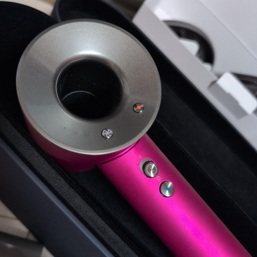 美品　ダイソン　ドライヤー　HD08ULFFFN アタッチメント未使用