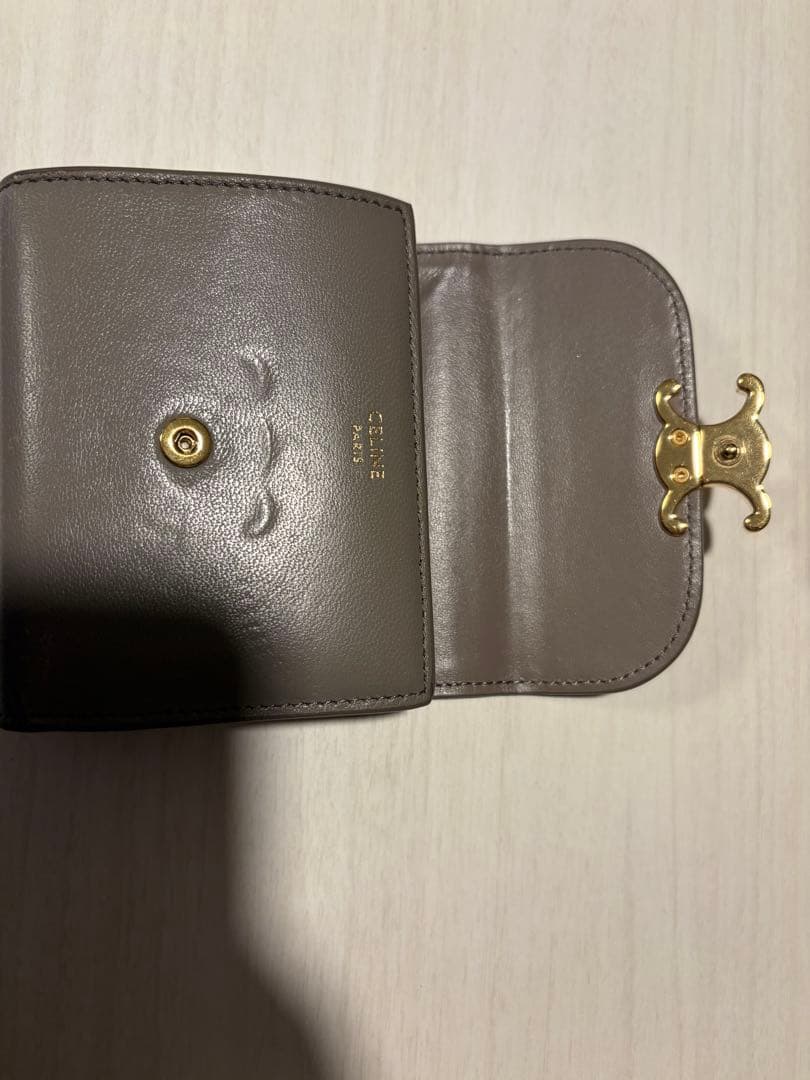 s*様 CELINE (セリーヌ) トリオンフ コンパクトウォレット グレージュ