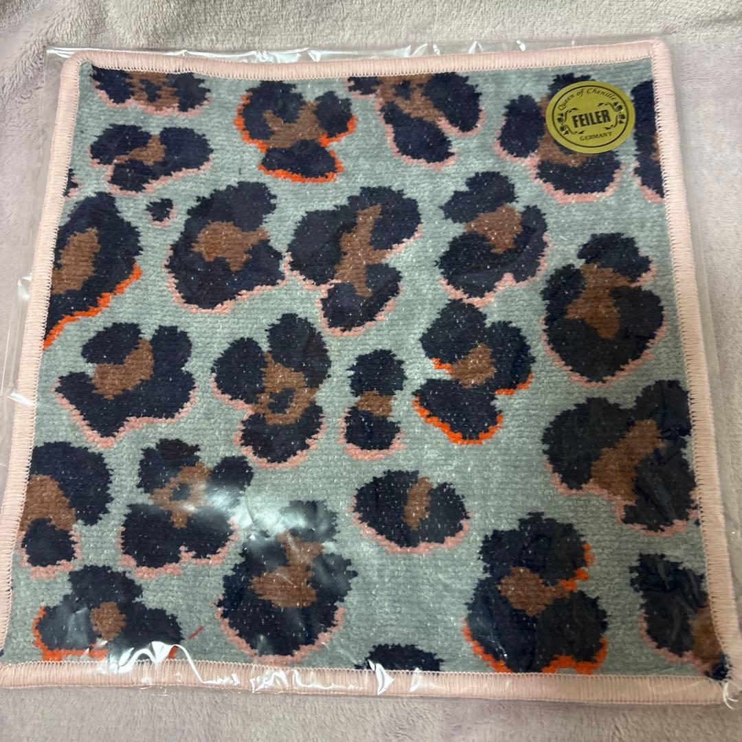 ⭐︎最終価格　FEILER ヒョウ柄 ポーチ&限定タオルハンカチセット