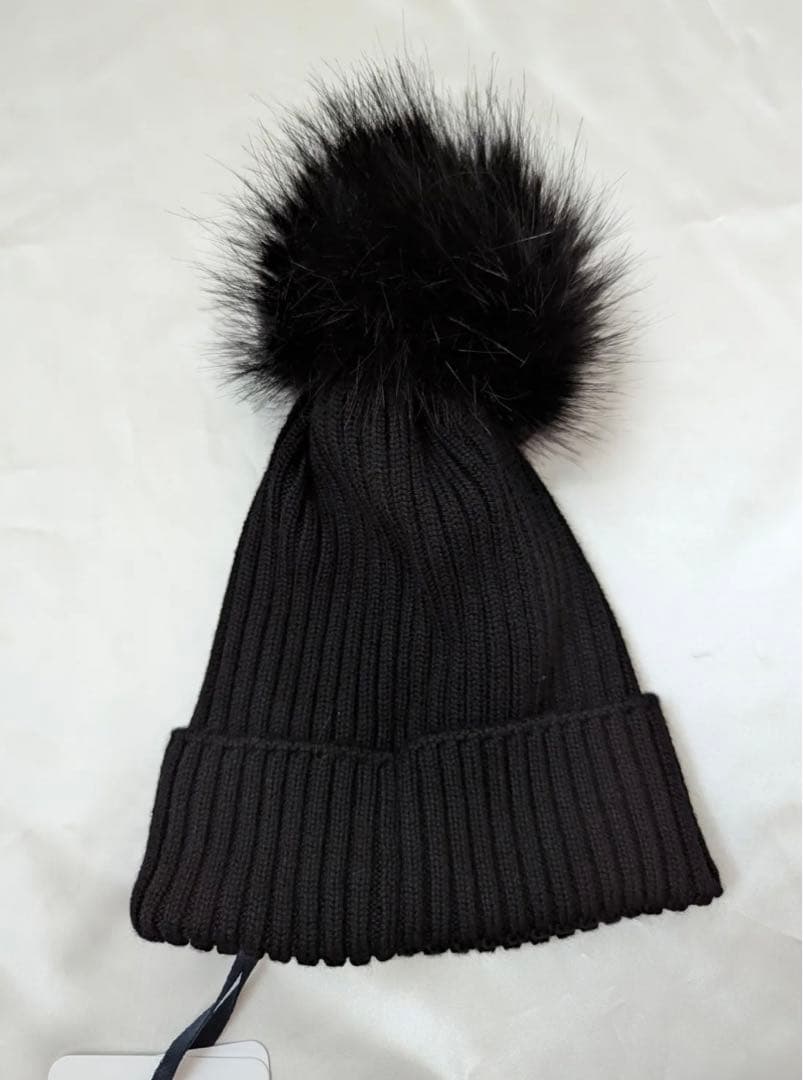 MONCLER ブラック ニット帽 ファー付きポンポン
