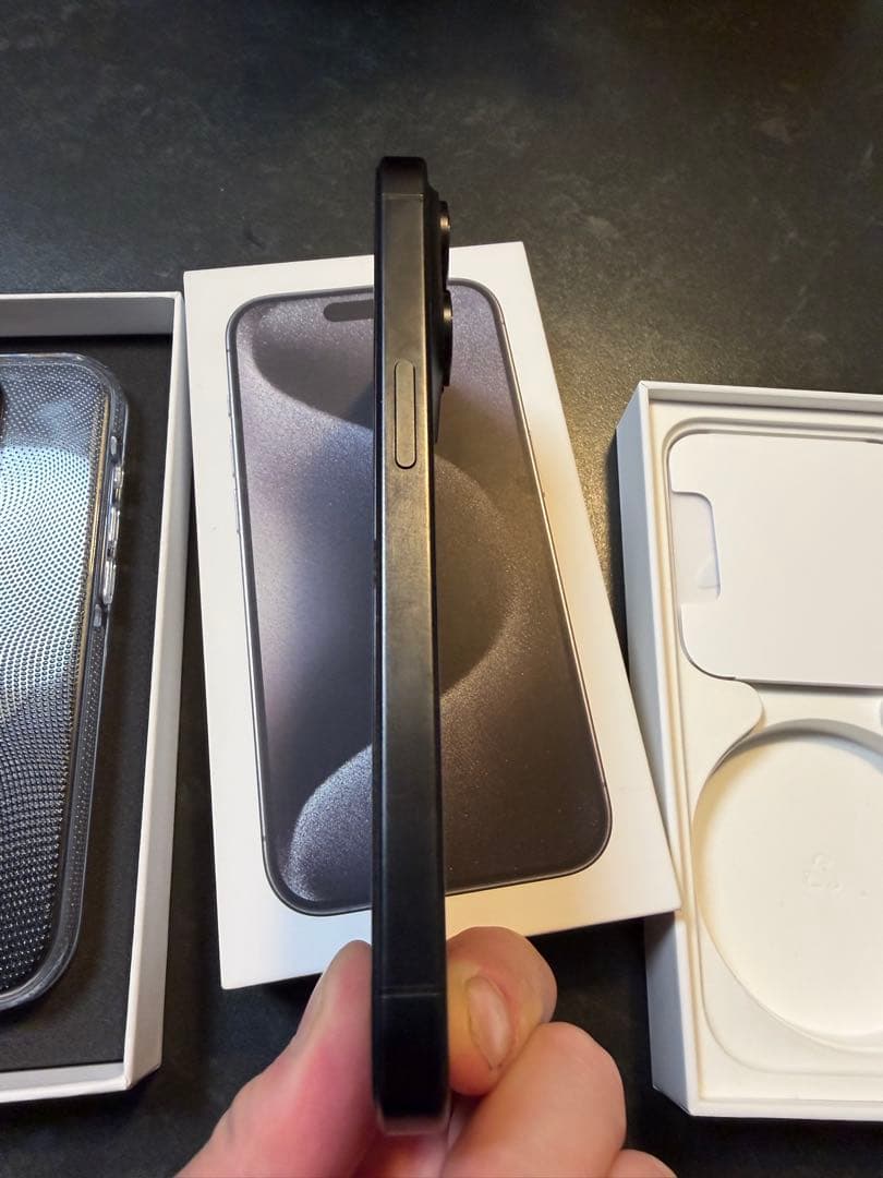 Apple iPhone 15Pro 本体