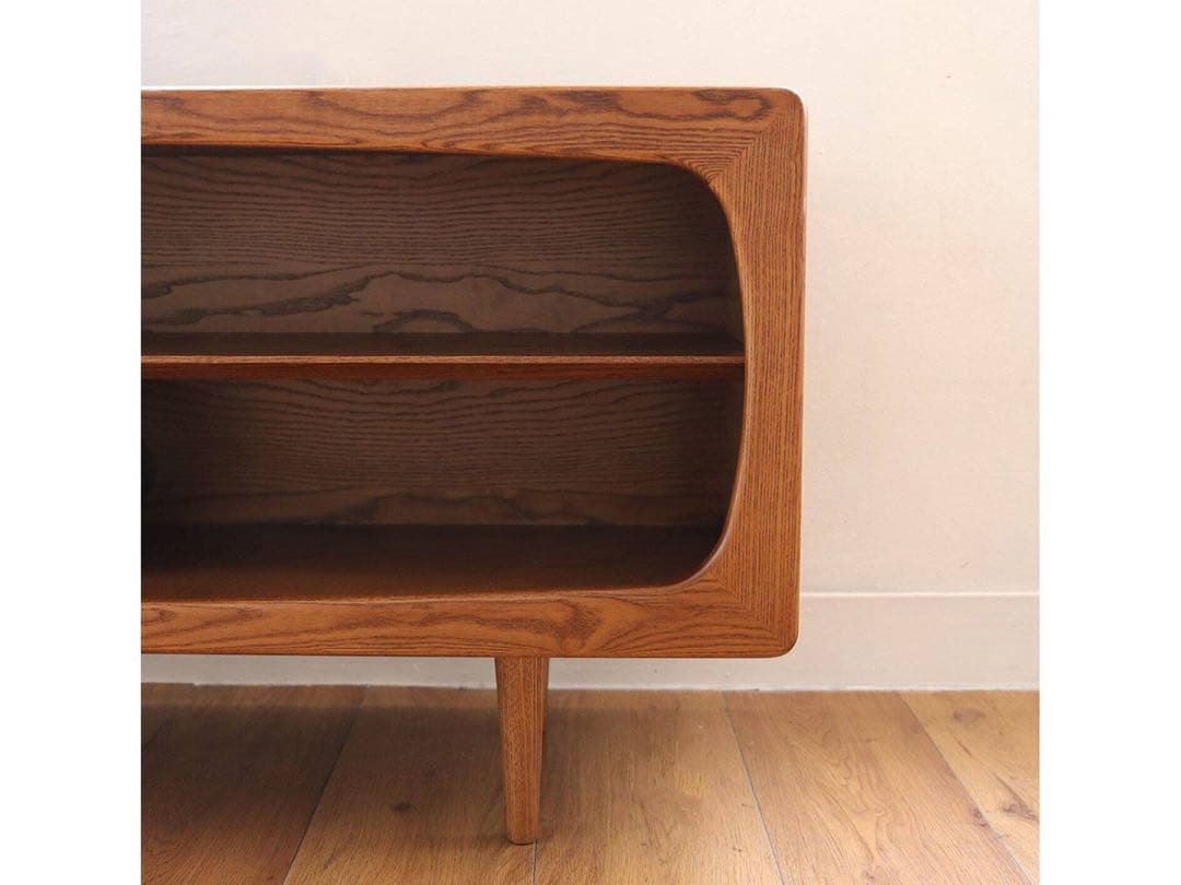 マリメッコ　AROS TV BOARD ブラウン 木製 ガラス扉付き