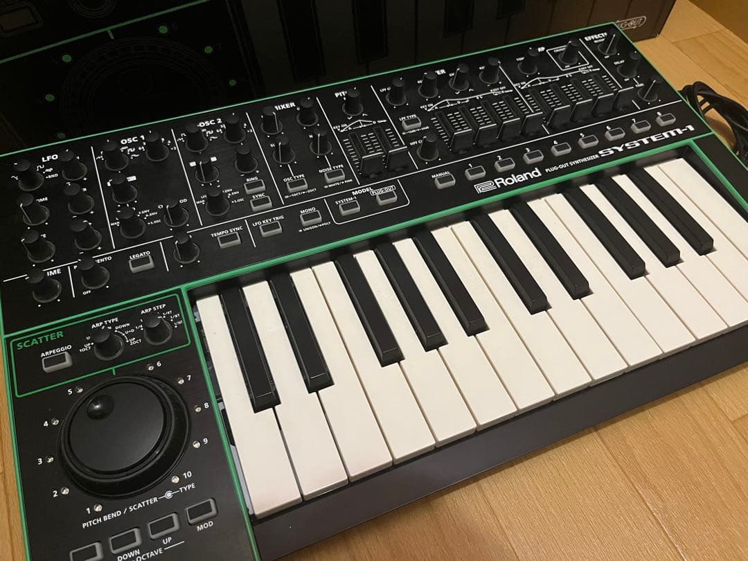 Roland SYSTEM-1 シンセサイザー 本体 ACアダプター付　ジャンク