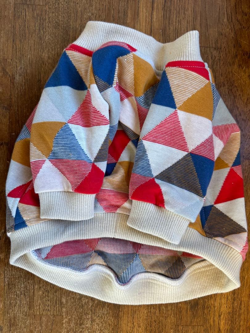 三角模様のロンT  フレブル服　パグ服　犬服　ハンドメイド