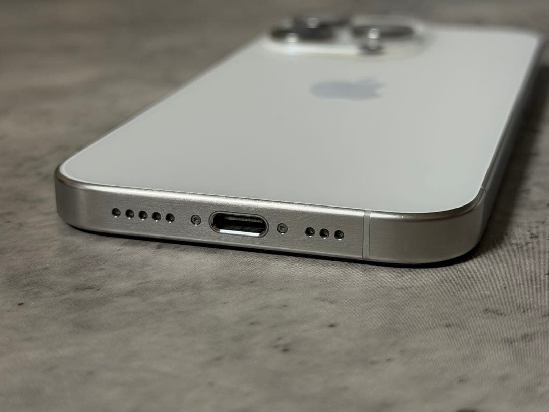 【おまけ付き】iPhone 15 Pro 256GB ホワイトチタニウム 本体