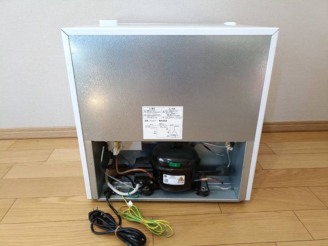 simplus 1ドア小型冷凍庫 SP-32LF1