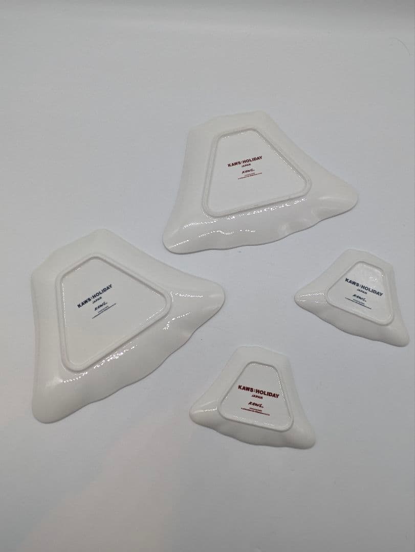 KAWS:HOLIDAY JAPAN プレート セット カウズ 富士山 ホリデイ