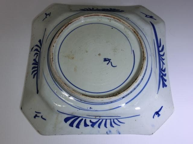 大皿■古い染付角皿(江戸後期～明治期)花唐草 船「玩」伊万里 八角四角 骨董品■