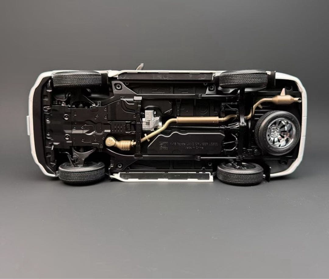 新発売 LCD 1/18 トヨタ ランドクルーザー 全開閉 ミニカー ホワイト
