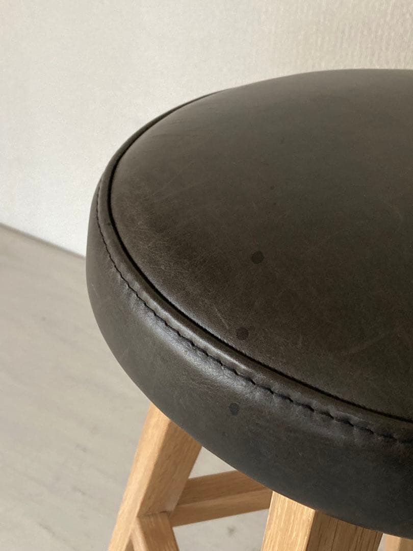 古い木製スツール サラサデザイン b2c オイルドレザー