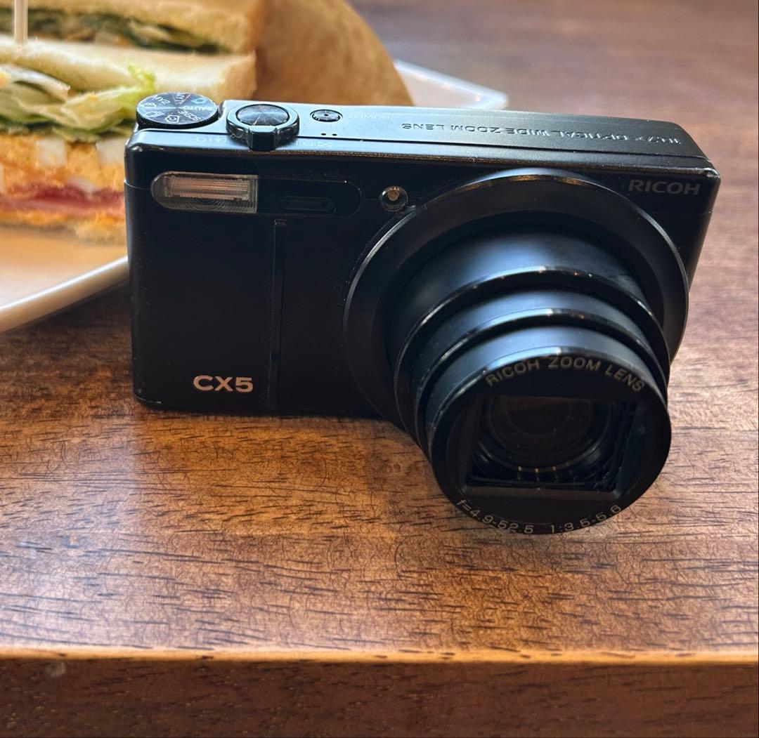 普段の生活にプラスを。RICOH CX5 デジタルカメラ、カービィポーチ等