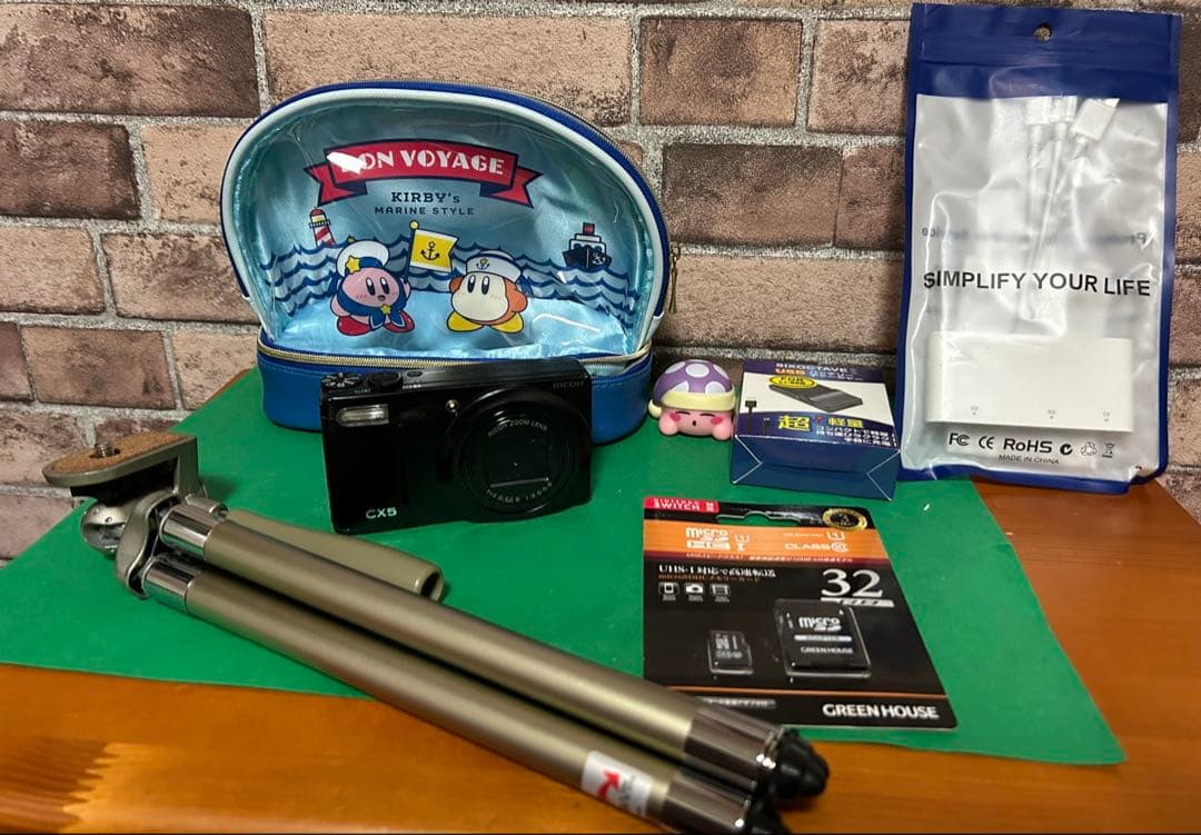 普段の生活にプラスを。RICOH CX5 デジタルカメラ、カービィポーチ等