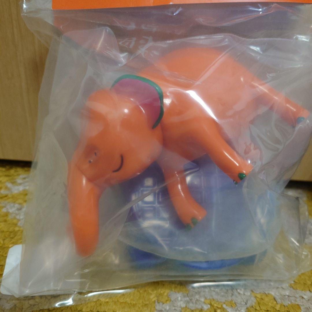 garbagetoyyyyy　Elephant　台座付き　墓場の画廊　ソフビ　象