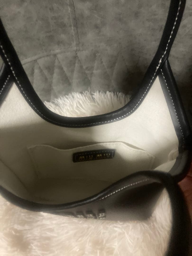MIU MIUブラックショルダーバッグ