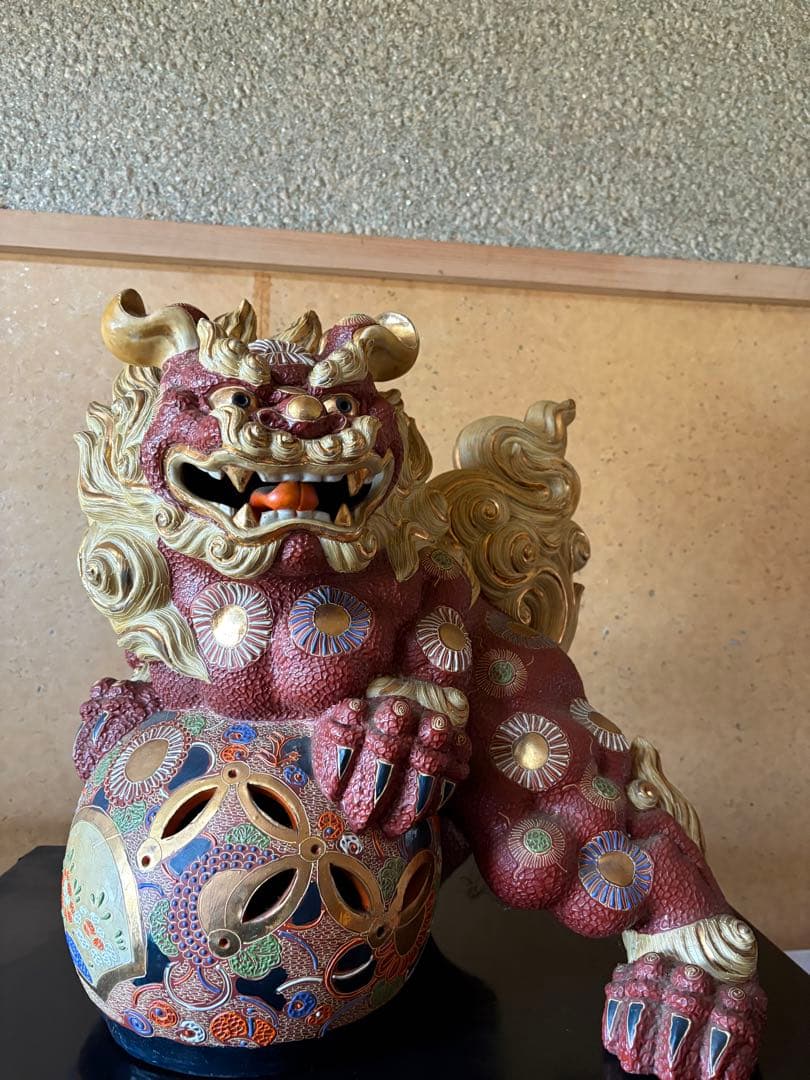獅子の陶器彫刻