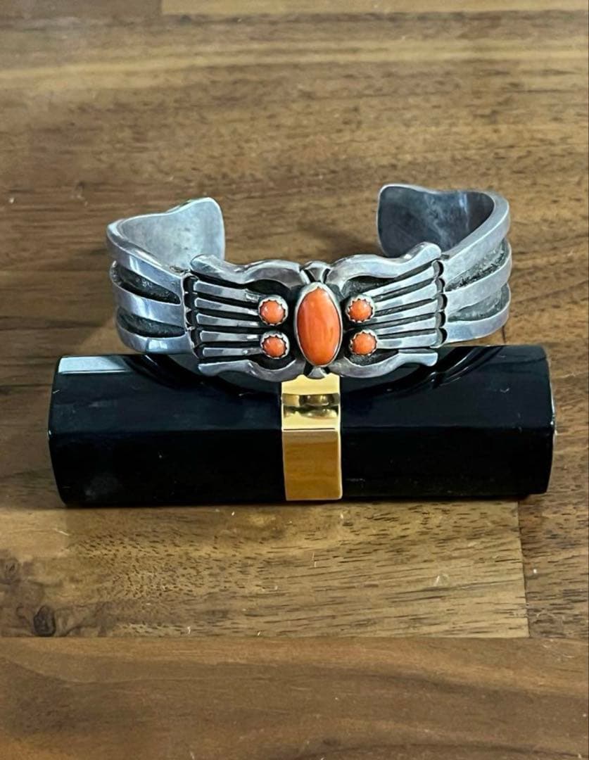 【希少】ナバホ族　インディアンジュエリー　コーラルバングル