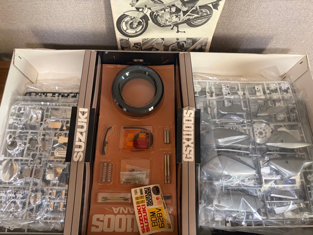 SUZUKI GSX1100S KATANA 1/6スケール