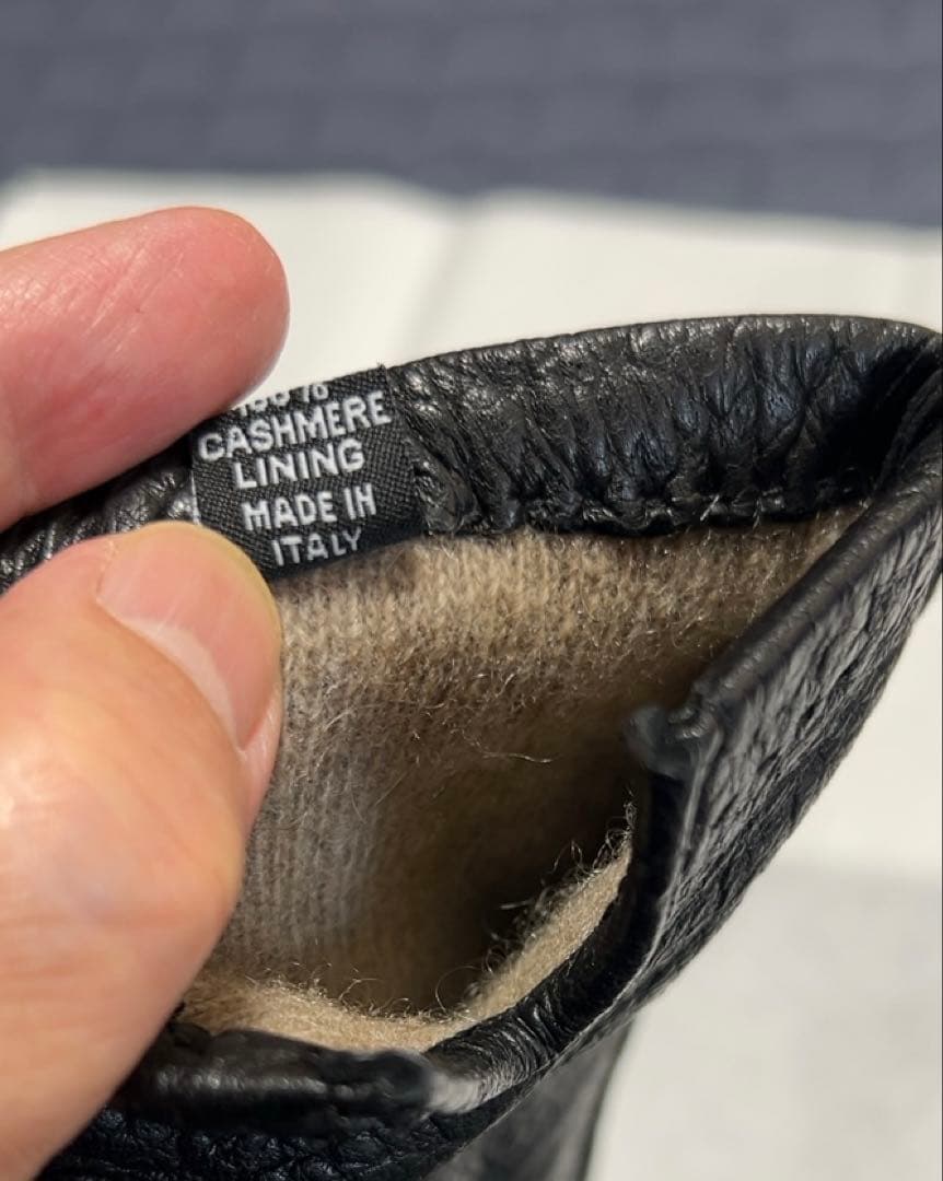 黒いレザー 手袋 イタリア製　カシミヤ裏地付き サイズ8 1/2