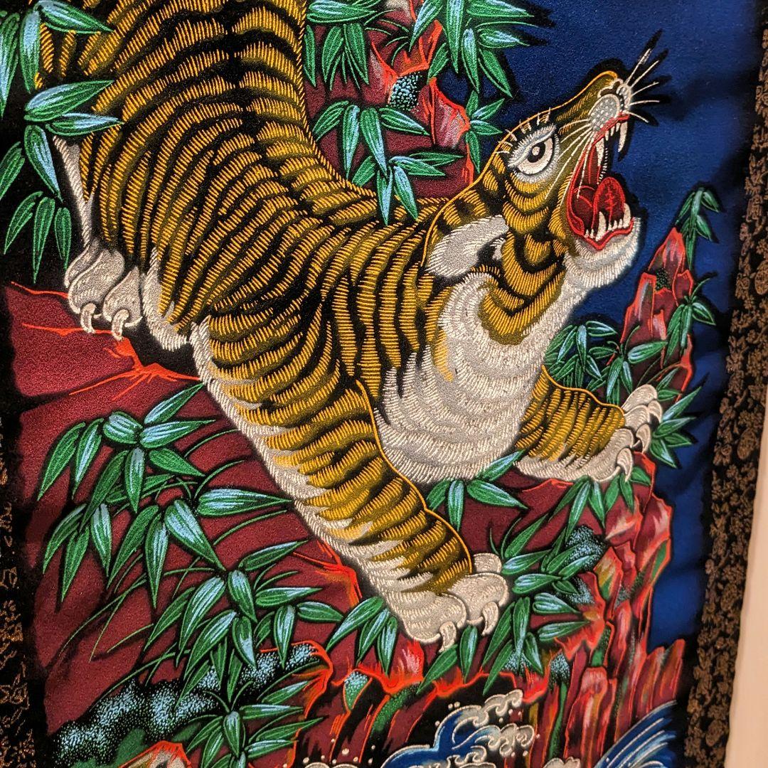 掛け軸、虎　壁掛け　和室インテリア