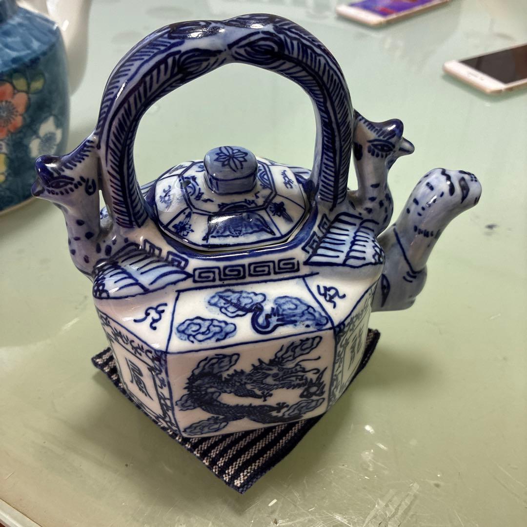 青白磁 四角い急須 ドラゴン模様