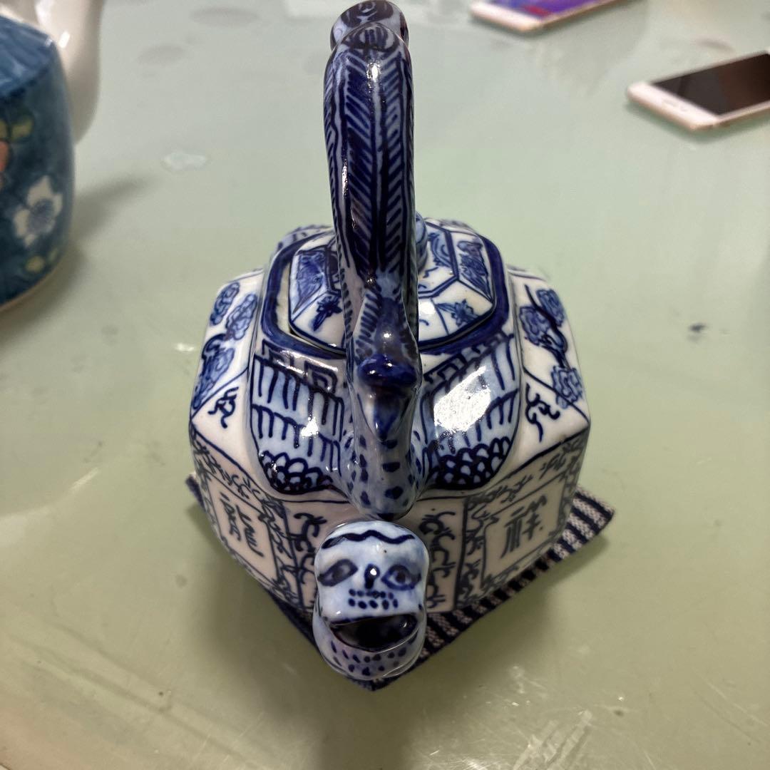 青白磁 四角い急須 ドラゴン模様