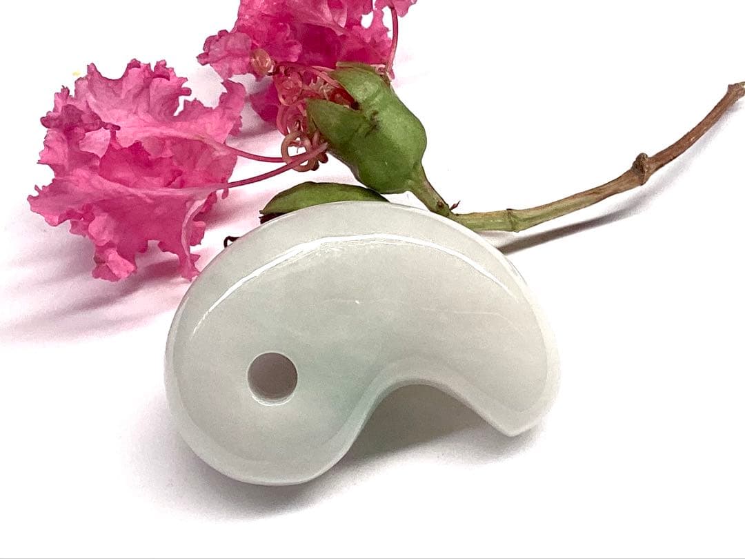 ✳業者様へ‼️premiumシリーズ　糸魚川翡翠勾玉　鑑別書無しの最安値　本物を‼️