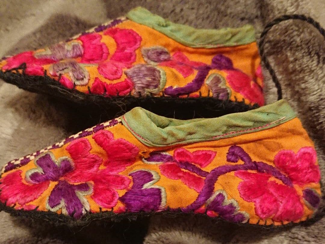 アンティーク 中国奥地少数民族 刺繍 幼児向け靴
