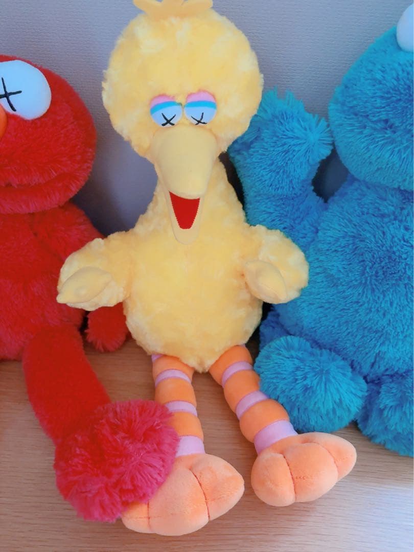 ユニクロ Uniqlo × Kaws セサミストリート ぬいぐるみ新品