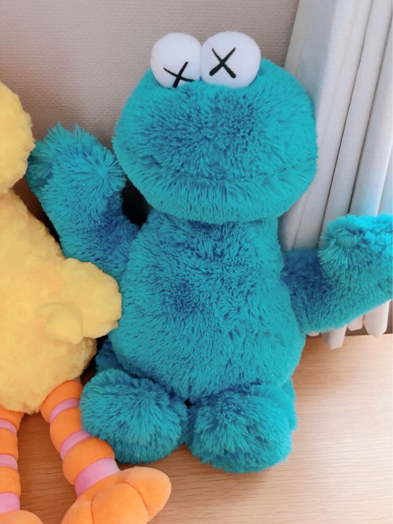 ユニクロ Uniqlo × Kaws セサミストリート ぬいぐるみ新品