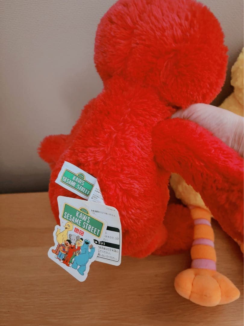 ユニクロ Uniqlo × Kaws セサミストリート ぬいぐるみ新品