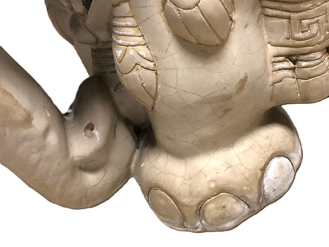 【 白釉象花台 】　アンティーク　吉祥蝙蝠文