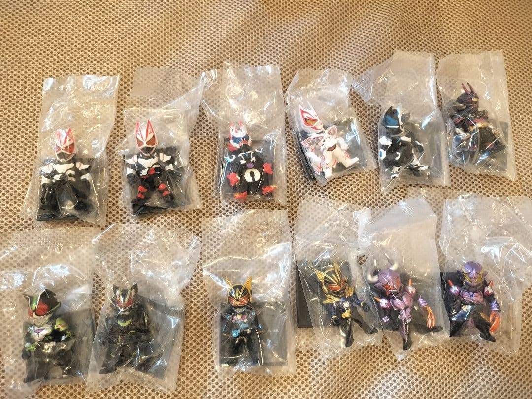 仮面ライダーコンバージ　ゼロワン　セイバー　ギーツ　40体セット
