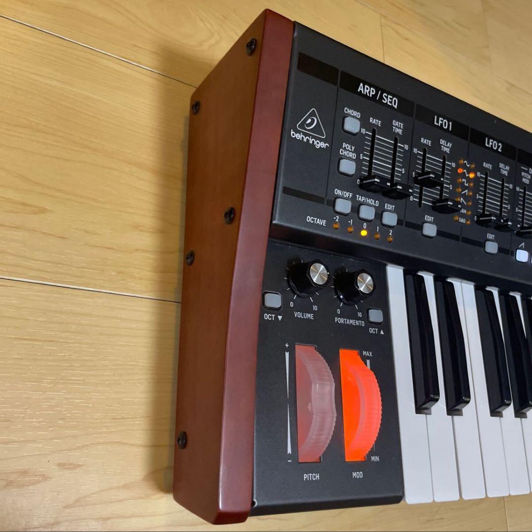 Behringer DeepMind 12 アナログシンセサイザー