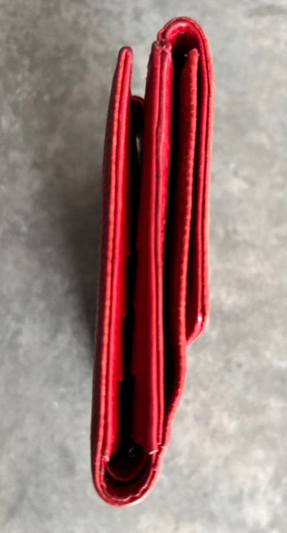 ゆかり【CHANEL キャビアスキン　ココマーク　二つ折り財布　RED】