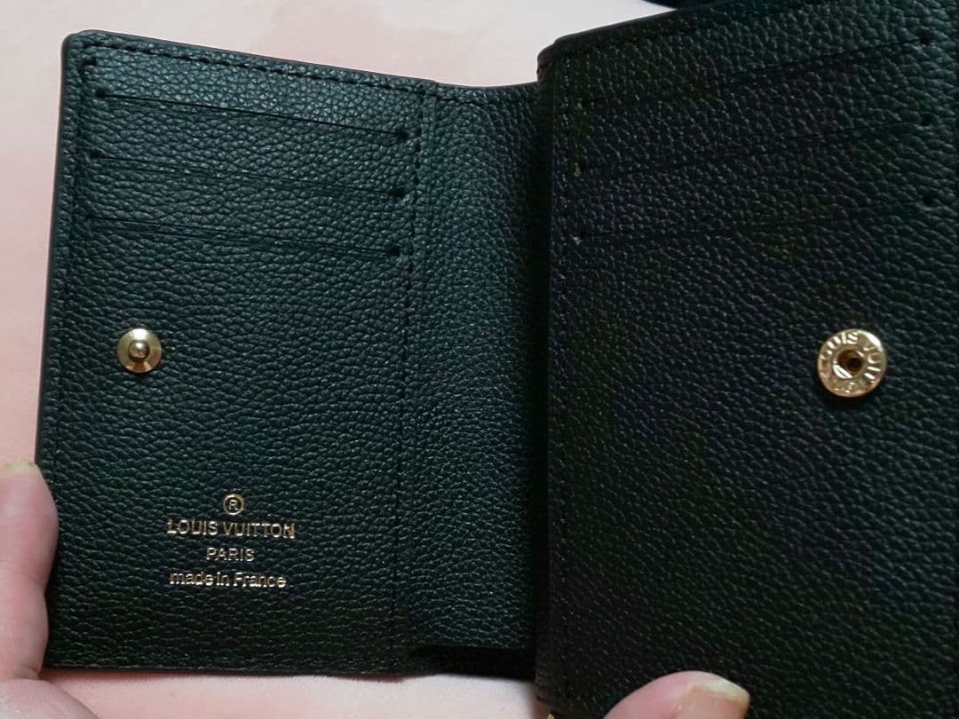 Louis Vuitton ブラック三つ折り財布